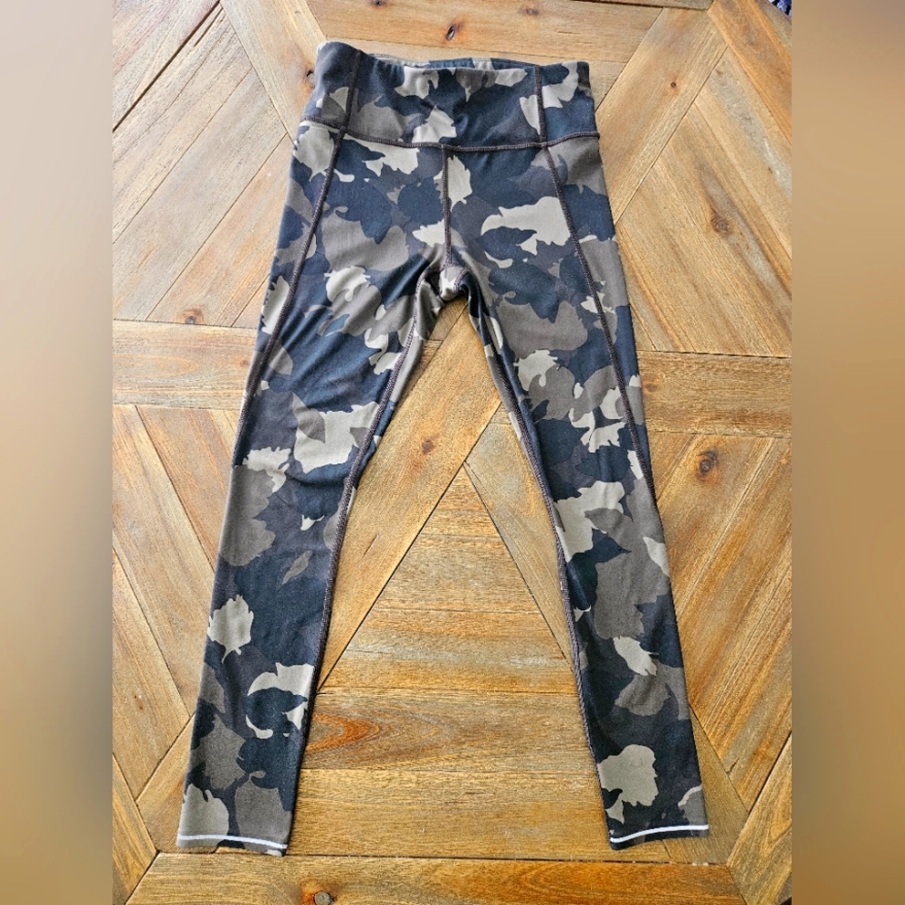 Athleta Run Free Camo 7/8 Tight